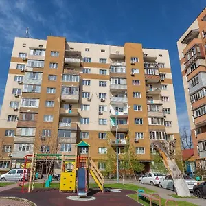 светлая рядом с парком горького Алматы